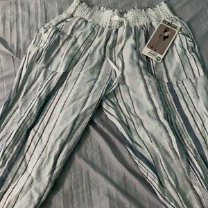 Striped flowy pants from the brand Rewash! Perfect for summer, loose fit